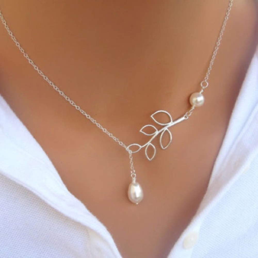 🎁 Women Silver Branch Leaves Pearl Necklace
